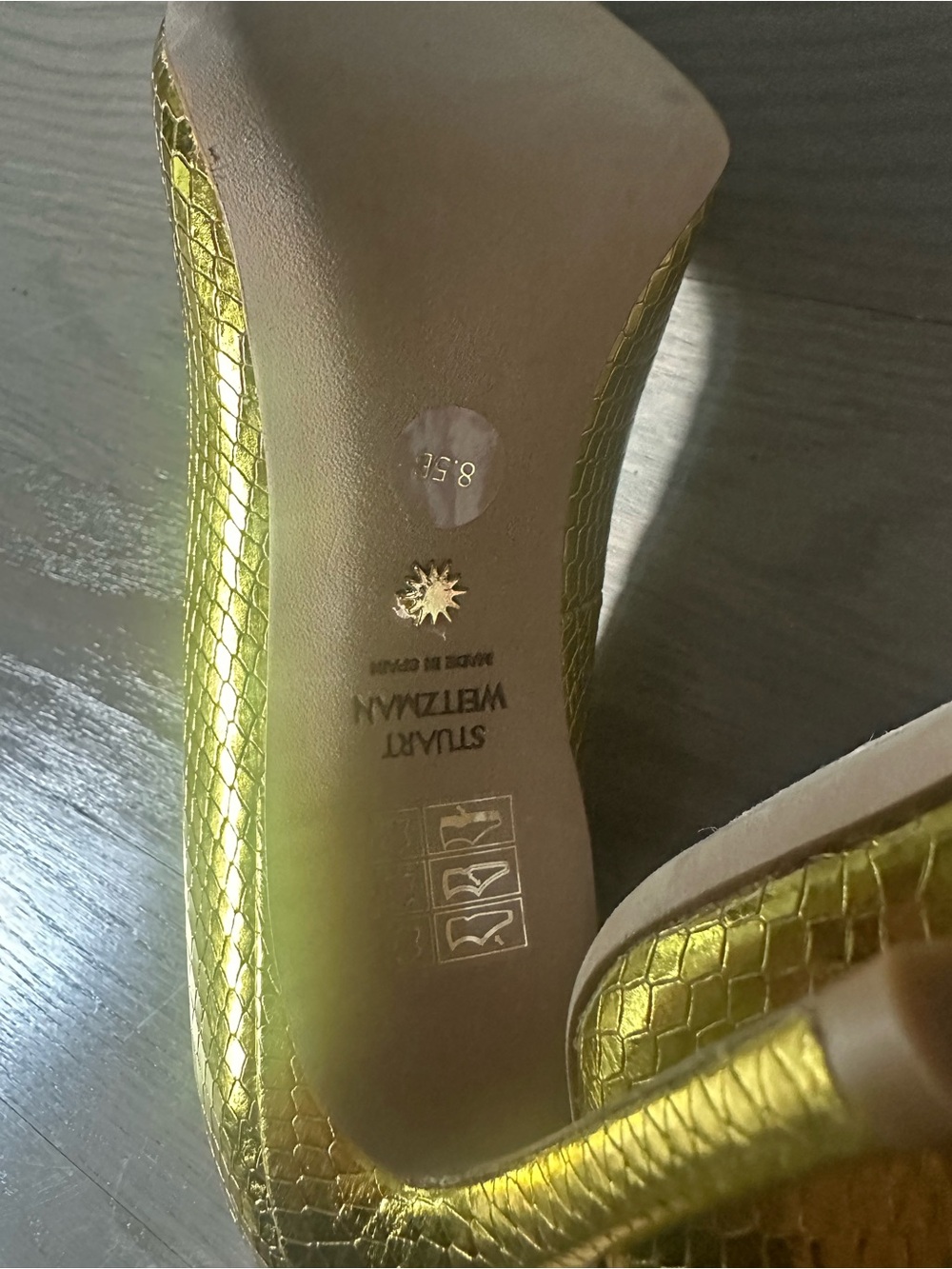 Stuart Weitzman Metallic Gold Snakeskin Pumps – Size 8.5 - Picture 5 of 8